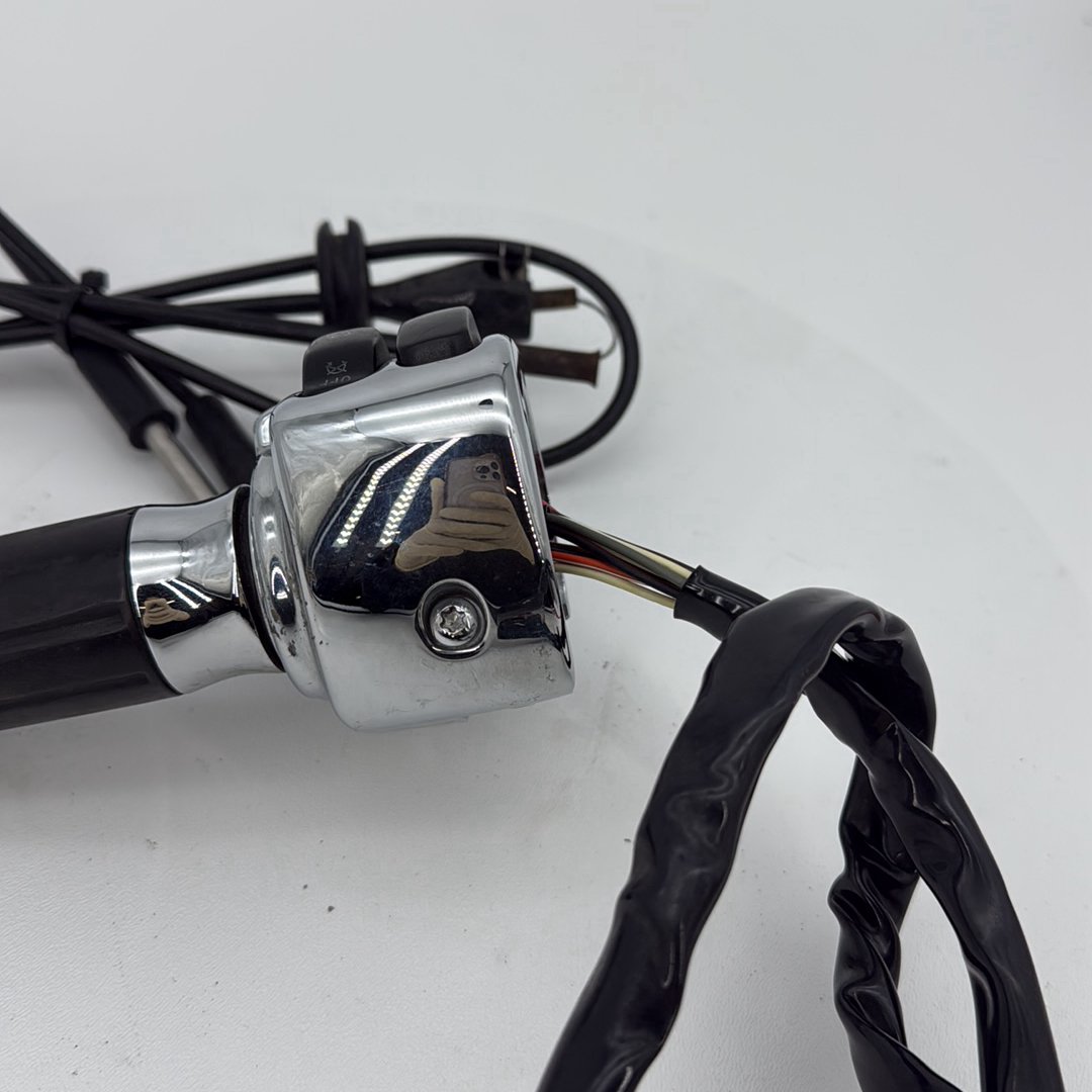 2007 - 2012 Harley-Davidson Touring Street Glide Right Engine Start Kill Switches Controls 71684-06