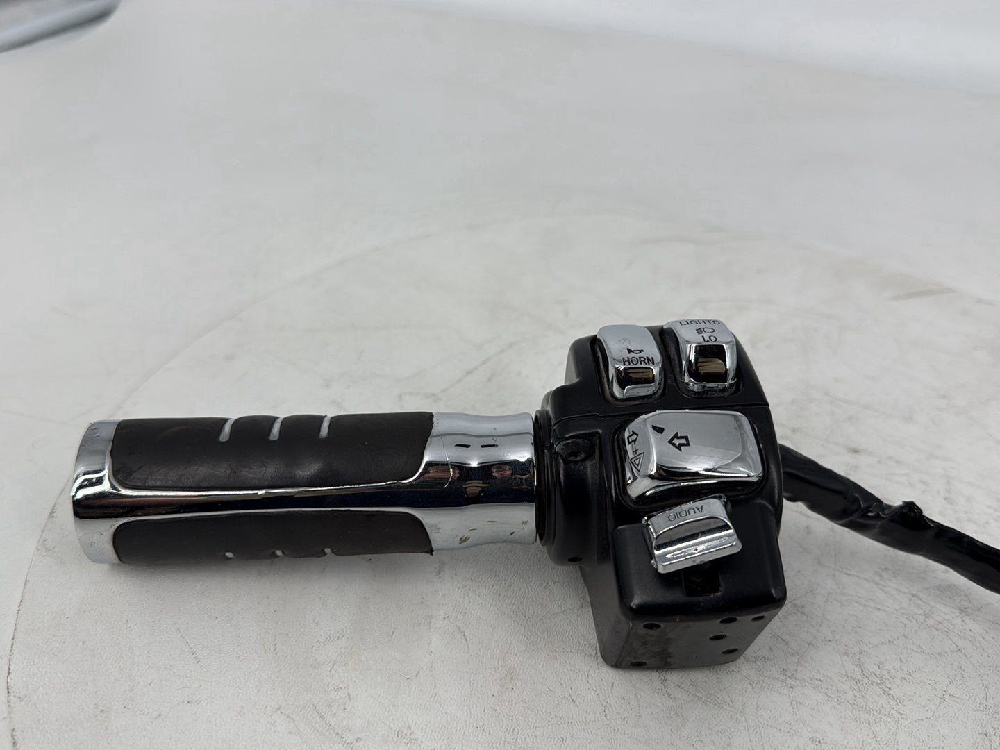 2008 - 2016 Harley-Davidson Touring Street Glide Left Turn Signal Headlight Switches Controls 71682-06A