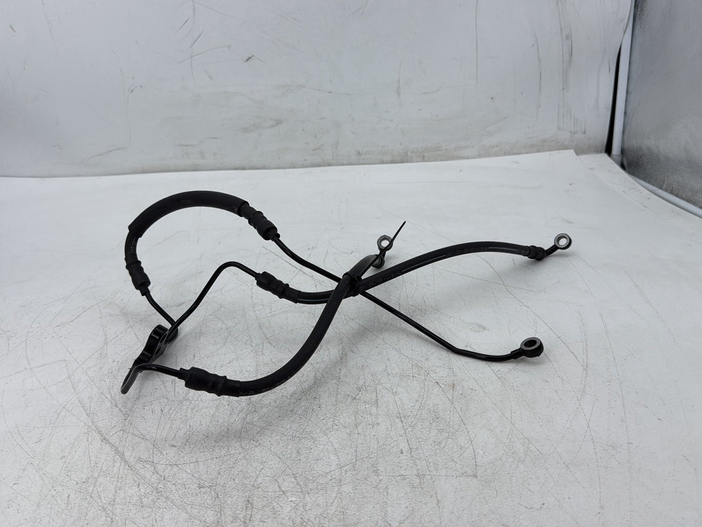 2005 Harley Electra Glide Touring Ultra FLHTCUI OEM Front Brake Hose Line Pipe