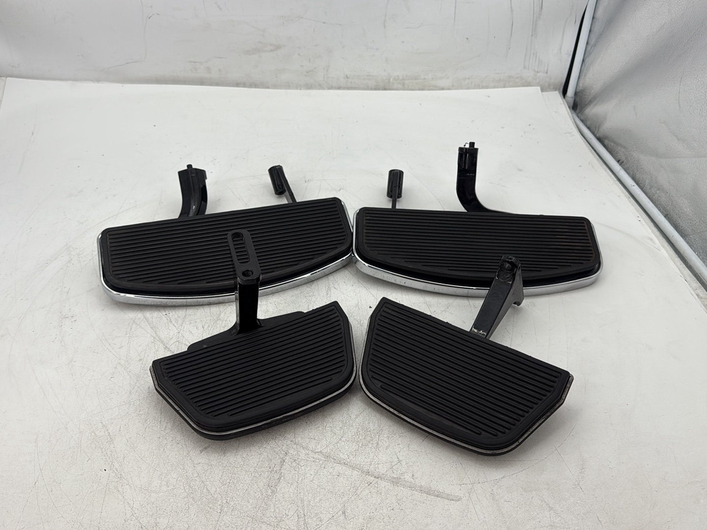 2013 Harley Electra Glide Touring Ultra FLHTCUI OEM Left Right Driver & Pass Floorboard Foot Rest