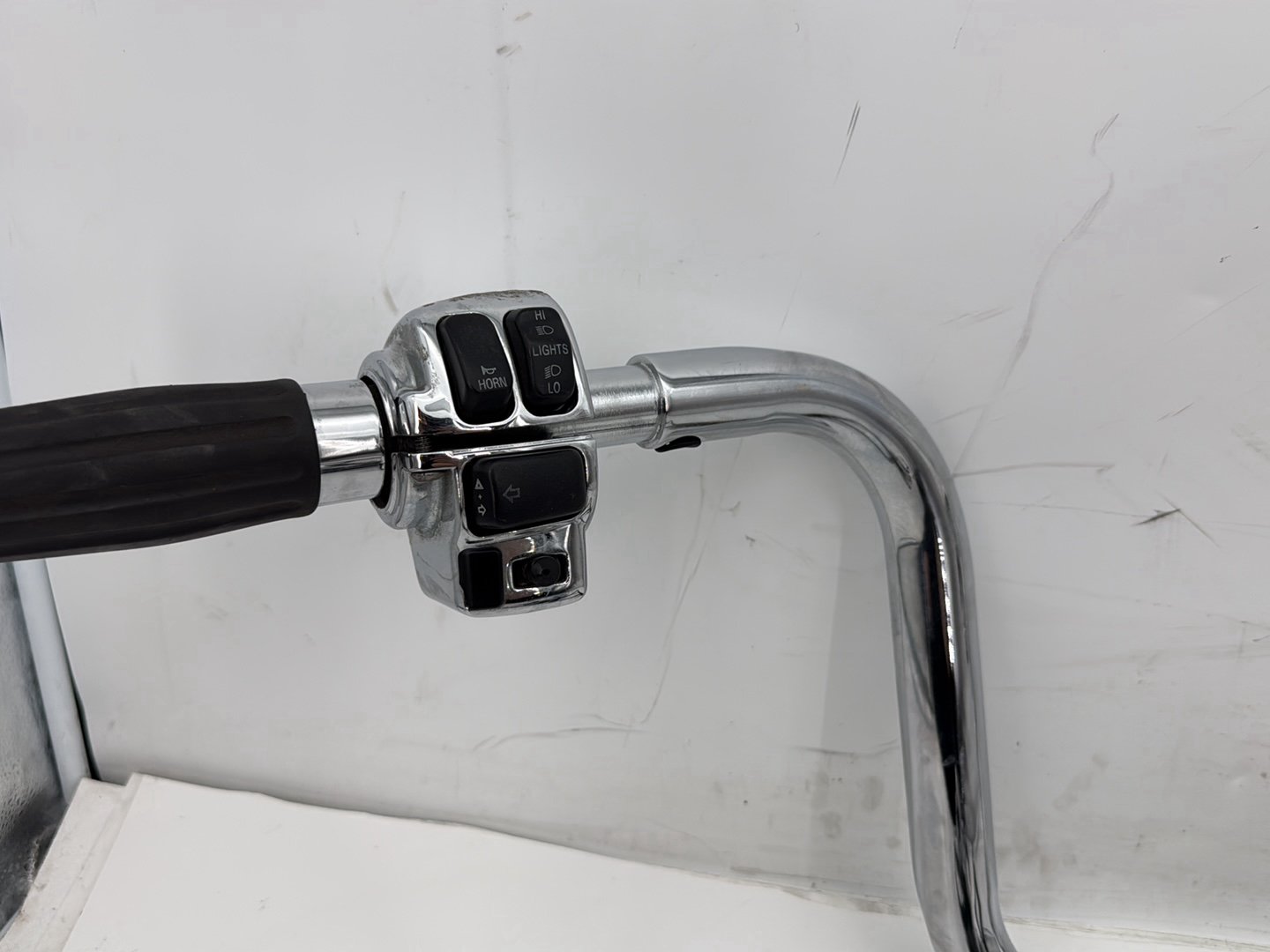 2011 Harley Road King Touring Classic Handlebars Left Right Switches Controls