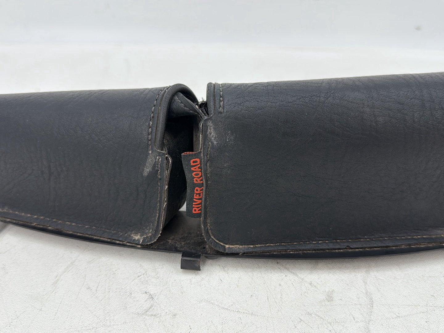 1999 - 2006 Harley-Davidson Touring Electra Glide Ultra Front Onboard Tool Bag Leather Storage 58900-98B