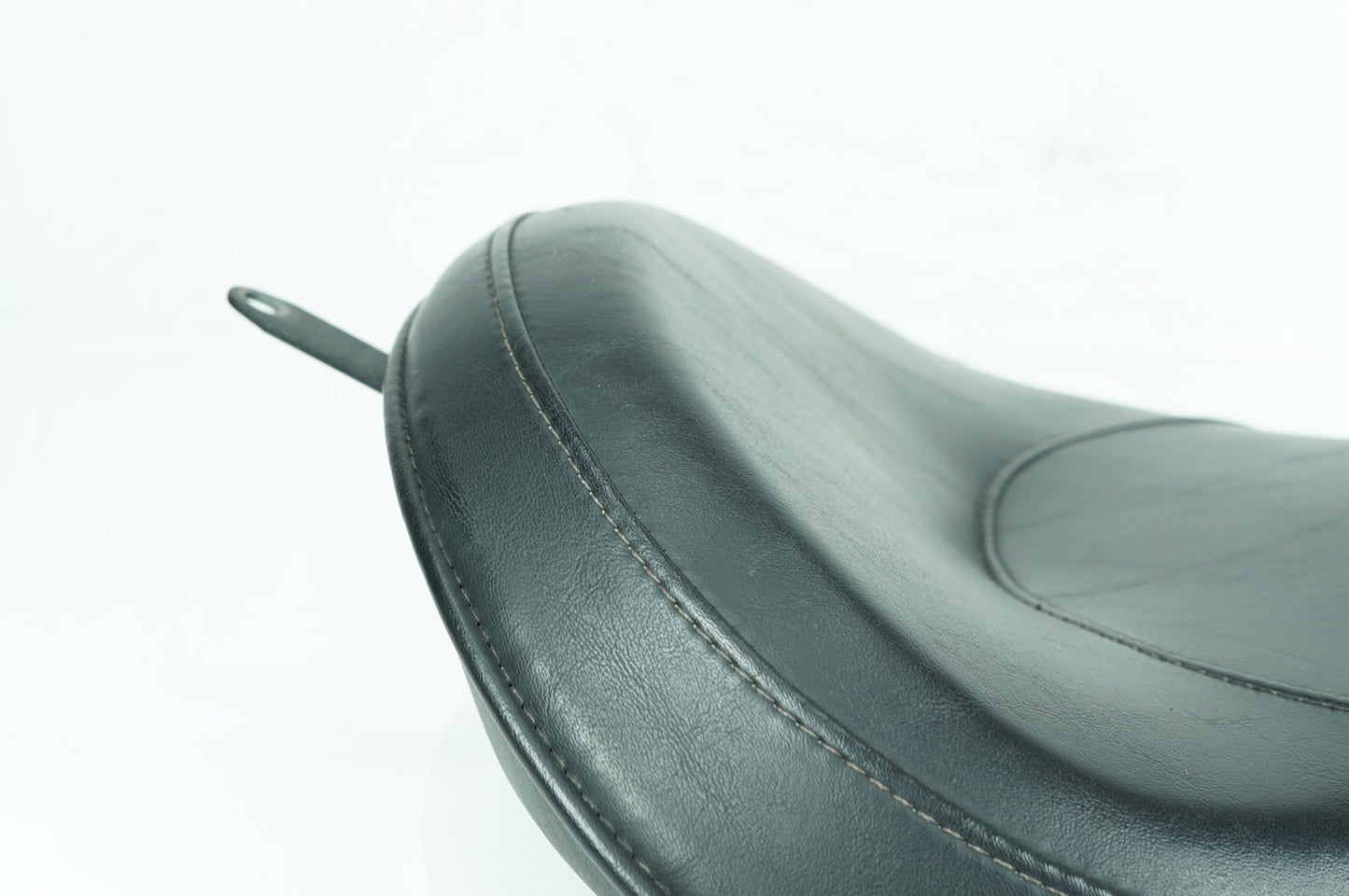 2007 - 2017 Harley-Davidson Dyna Street Bob Rider Driver Solo Seat Pillion 51475-09A