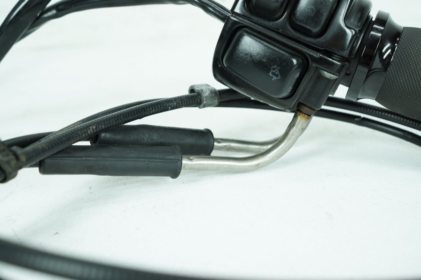 1999 - 2006 Harley-Davidson Dyna Wide Glide Right Engine Start Kill Switches Controls 71684-06A