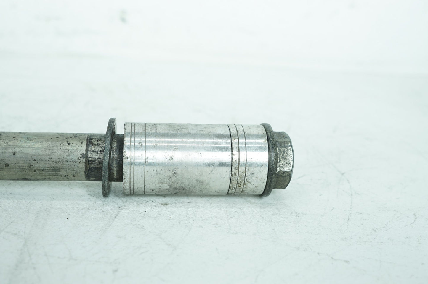 2007 - 2017 Harley-Davidson Dyna 105th Wide Glide Rear Wheel Axle Bolt Shaft 41114-08