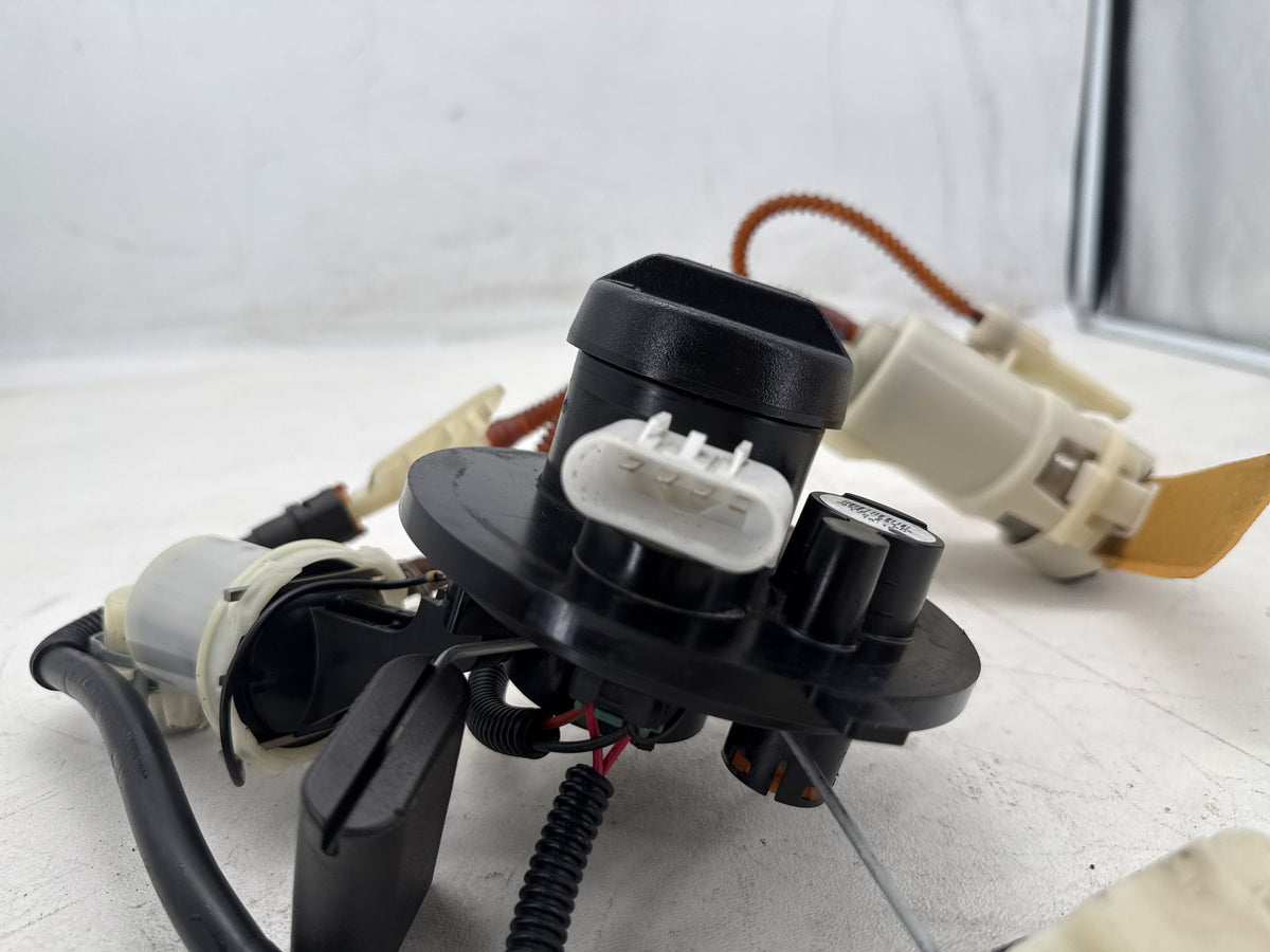 09 Harley Electra Glide Touring Ultra OEM Fuel Pump Gas Gasoline Petrol Sending