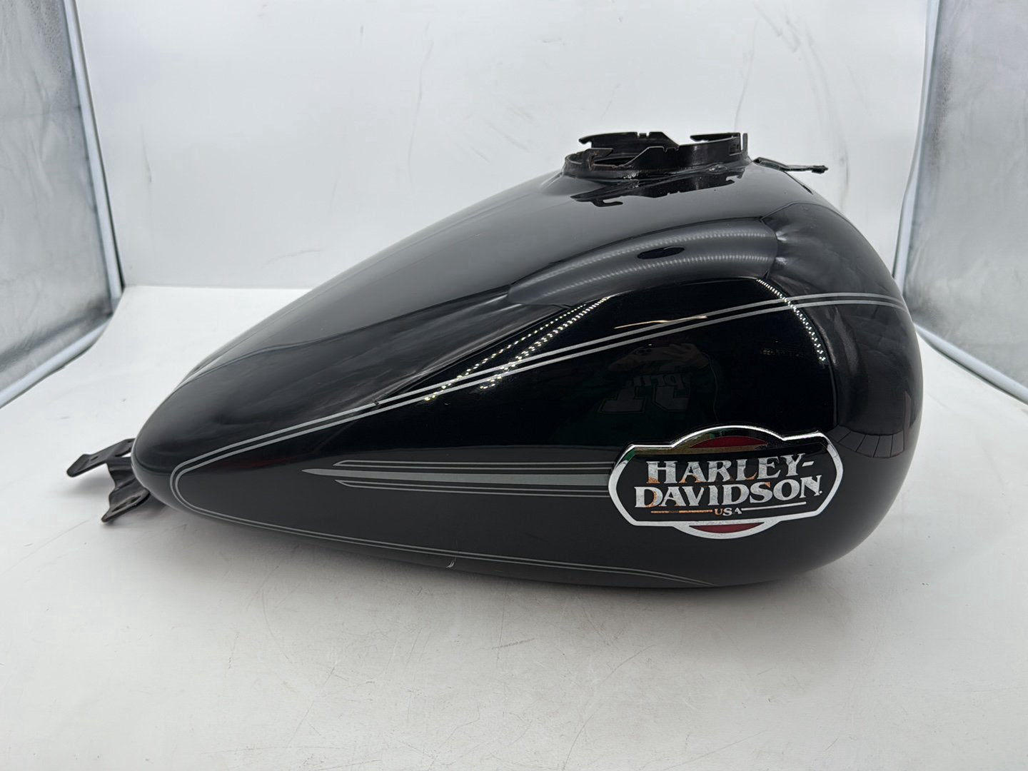 2008 Harley Touring FLHTCU Electra Glide Ultra OEM Fuel Gas Tank Gasoline Reservoir