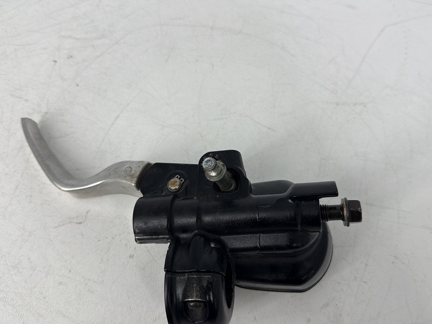 2005 Harley Sportster XL883C 883 Custom OEM Front Right Brake Lever Master Cylinder
