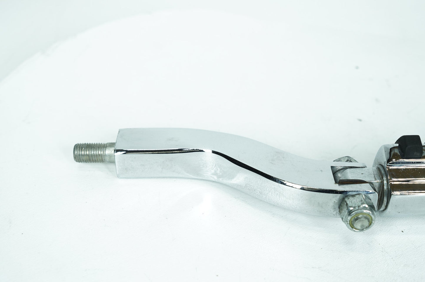 1999 - 2006 Harley-Davidson Dyna Wide Glide Rear Passenger 1 Foot Peg Step Rest  	49165-90