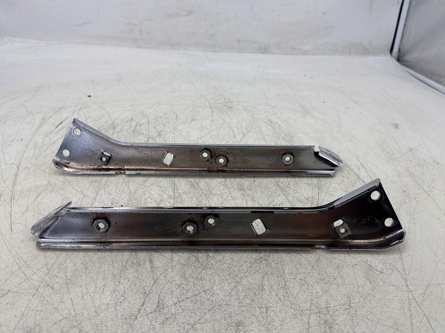 2007 Harley Touring FLHTC Electra Glide Classic OEM Rear Left & Right Saddlebag Fender Support