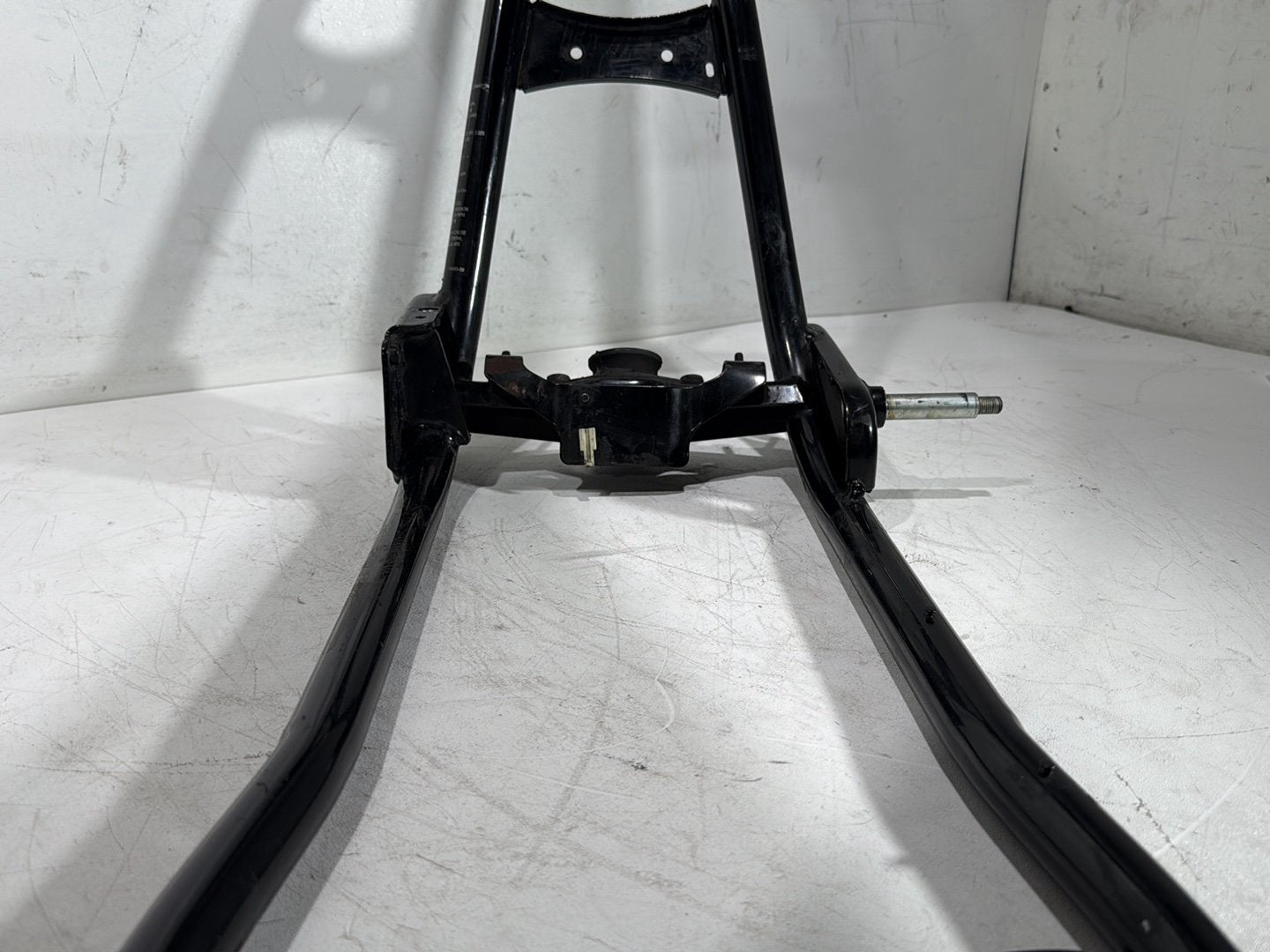 08 Harley Electra Glide Touring Ultra FLHTCU OEM Body Main Frame Chassis CLN CLR