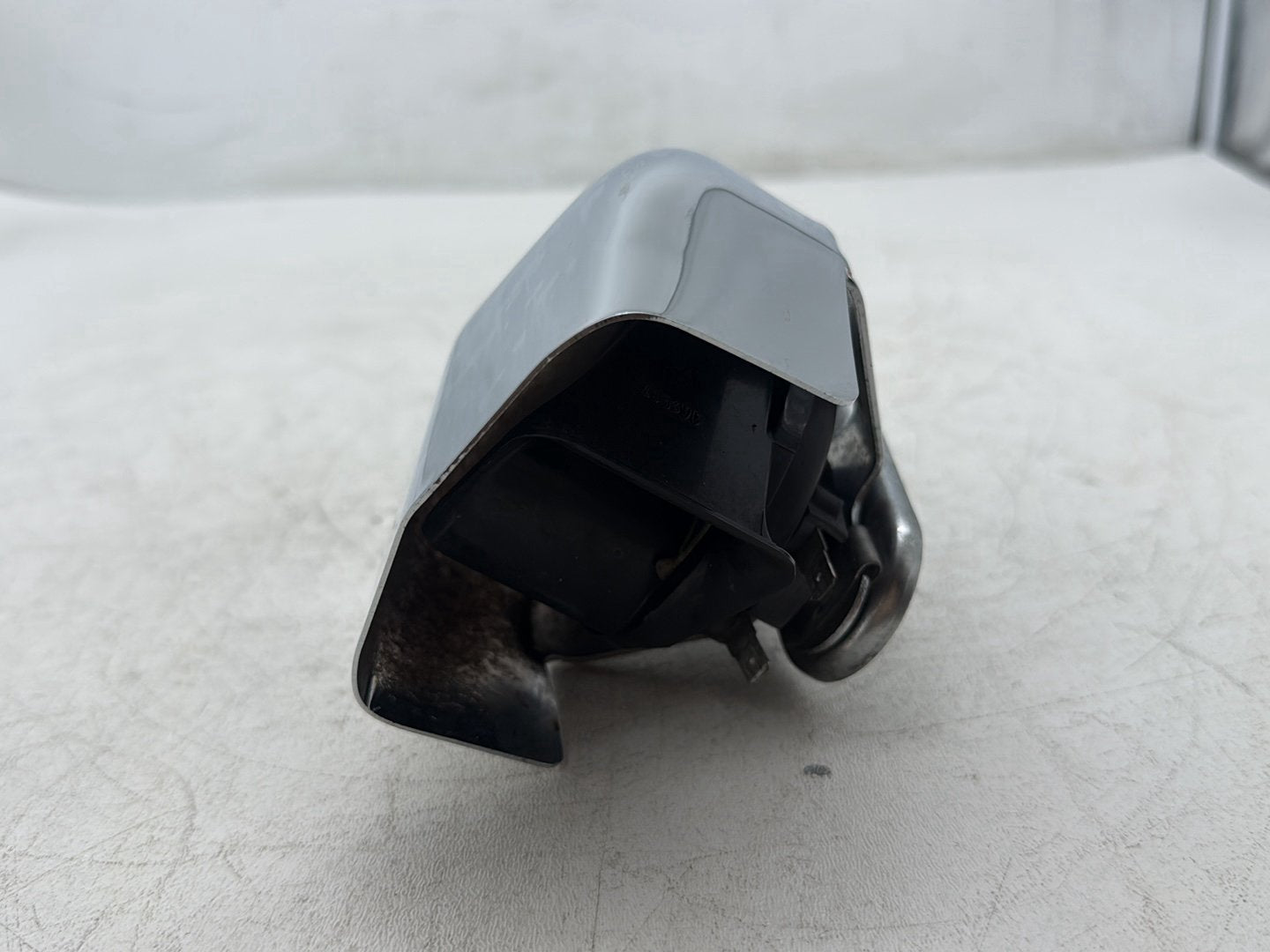 2010 Harley Road King Touring Classic OEM Horn Signal Klaxon Chrome Cover