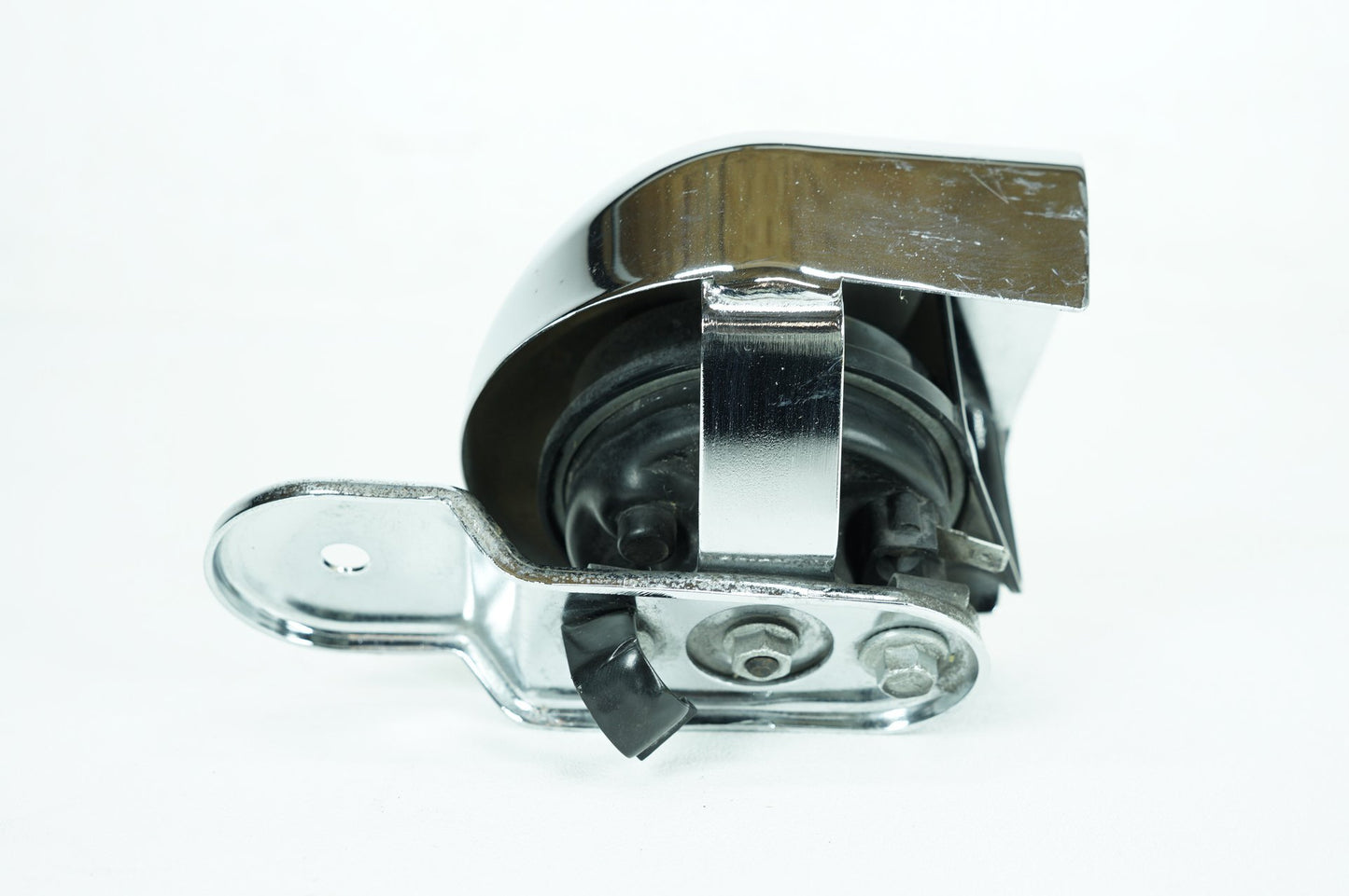 2007 - 2011 Harley-Davidson Softail Heritage Classic Horn Signal Klaxon Chrome Cover 69060-90G