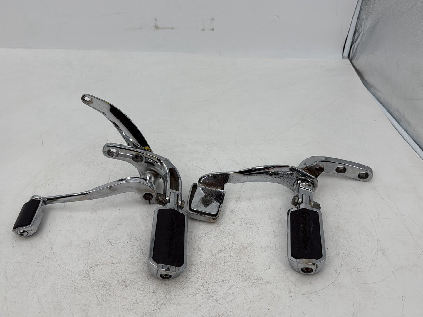 1999 - 2006 Harley-Davidson Dyna Super Glide Left Right Foot Brake Control Pegs 50649-90