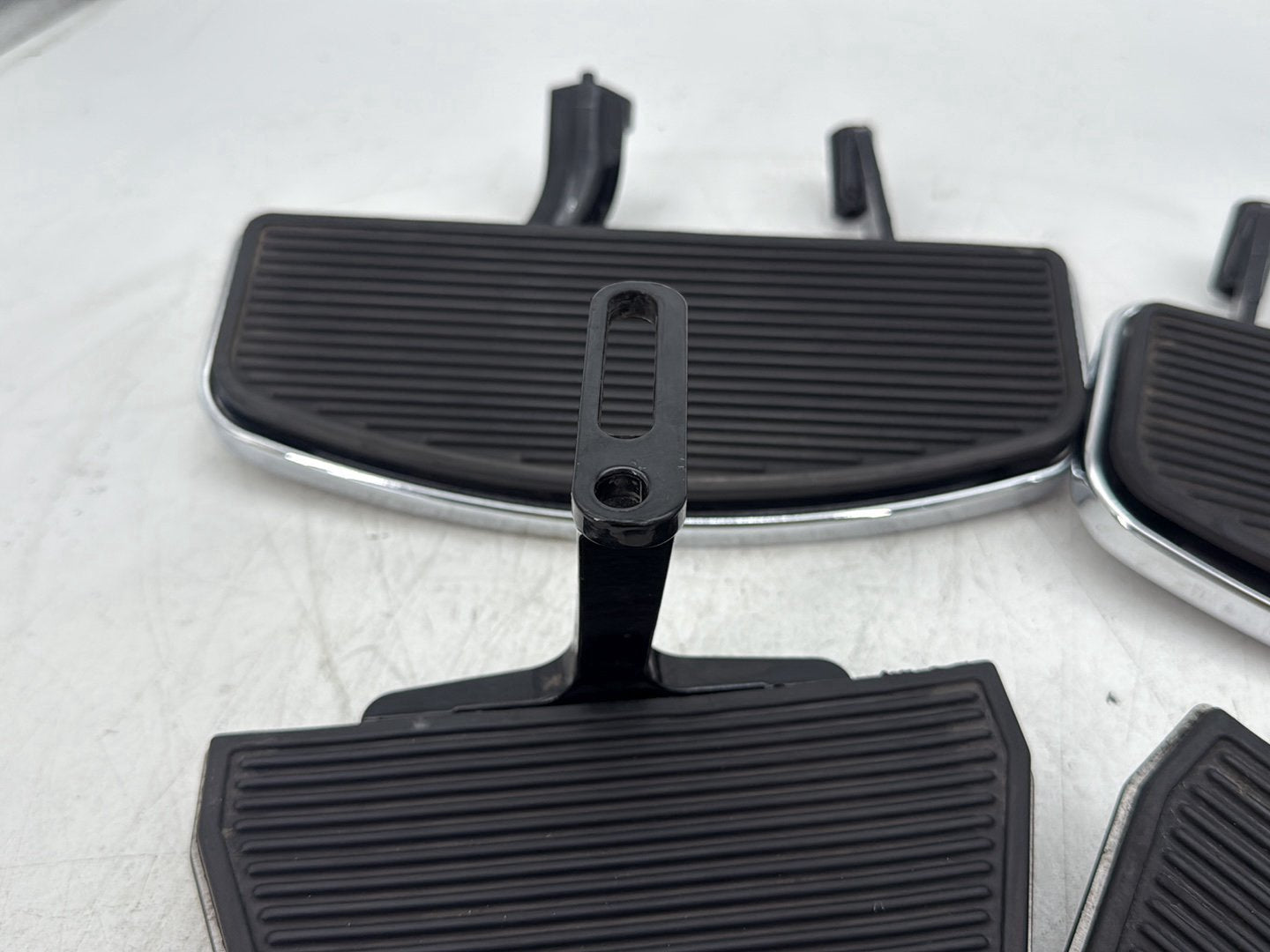 2013 Harley Electra Glide Touring Ultra FLHTCUI OEM Left Right Driver & Pass Floorboard Foot Rest