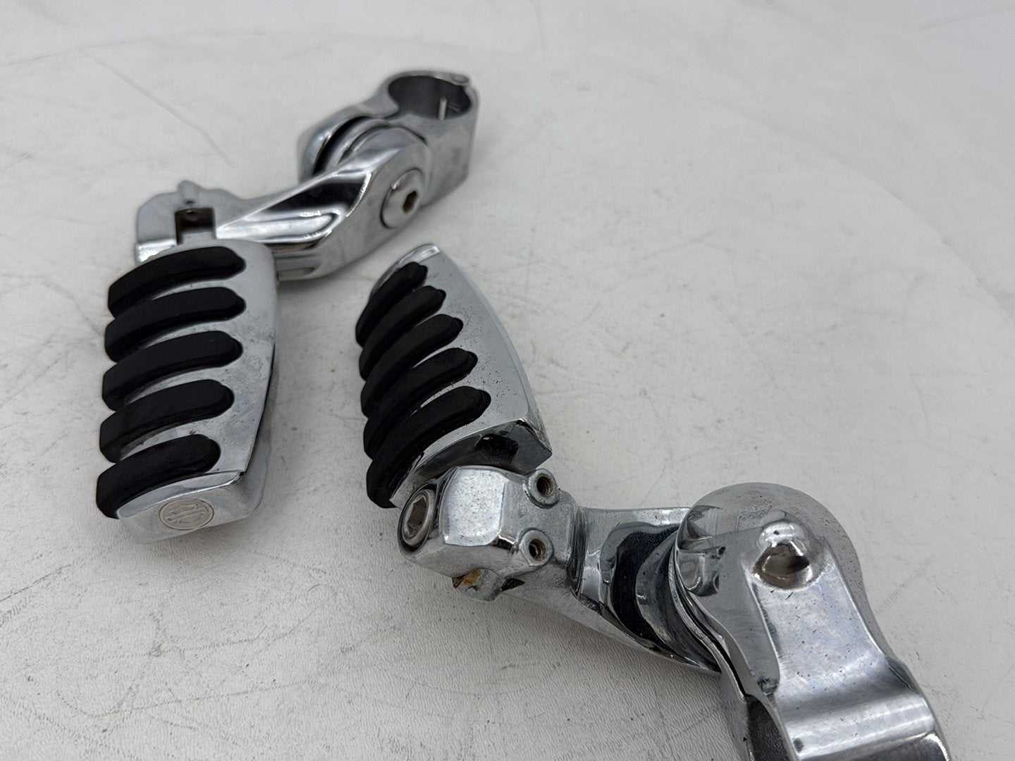 1999 - 2006 Harley-Davidson Touring Electra Glide Front Right Left Highway Foot Pegs 50957-02C