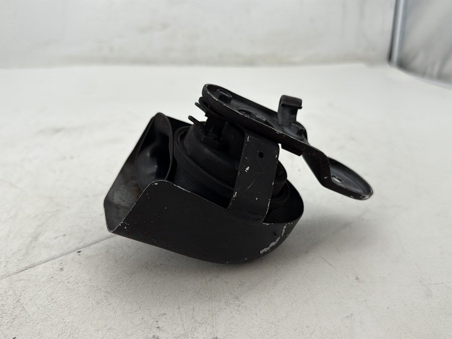 2007 Harley Street Glide Touring FLHX OEM Horn Signal Klaxon Chrome Cover