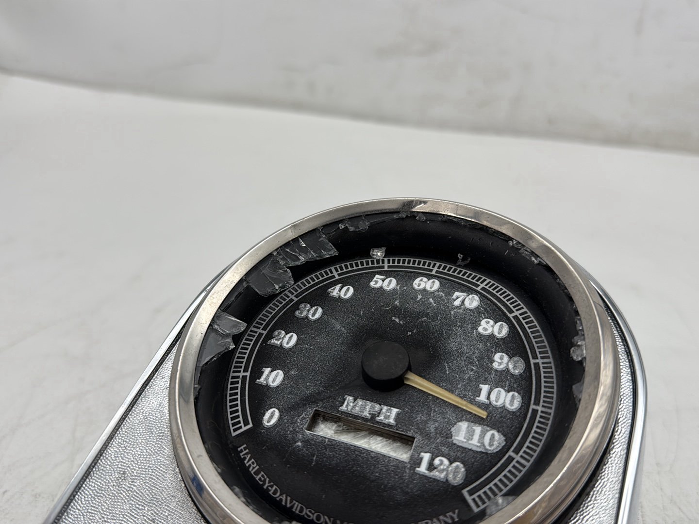 1997 Harley Softail Fat Boy Fuel Tank Dash Console Speedometer NOKey BROKEN 69K