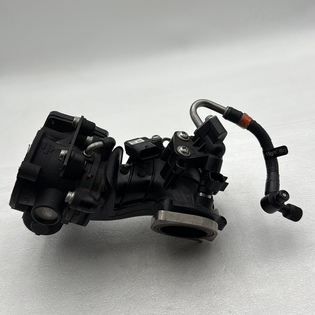 2018 - 2025 Harley-Davidson Softail Fat Bob 114 Engine Intake Manifold Throttle Body 27300122