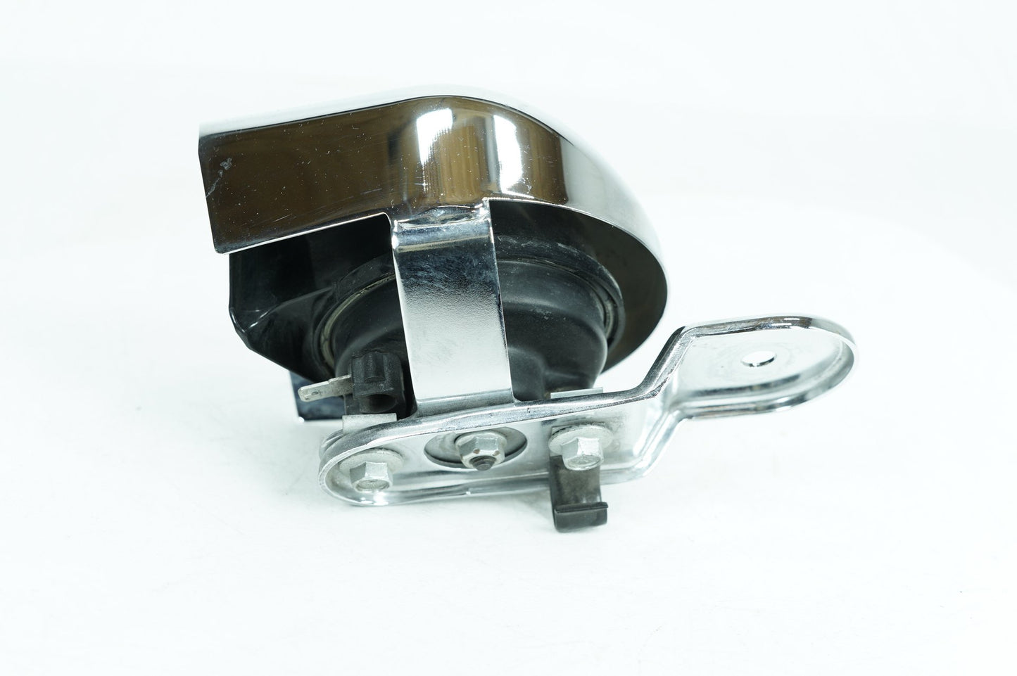 2007 - 2017 Harley-Davidson Dyna Switchback Horn Signal Klaxon Chrome Cover  	69012-93A