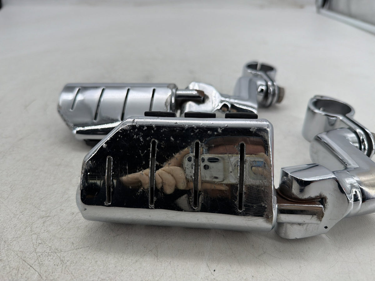 01 Harley Heritage Softail Front Right Left Highway Foot Pegs Kuryakyn 7993
