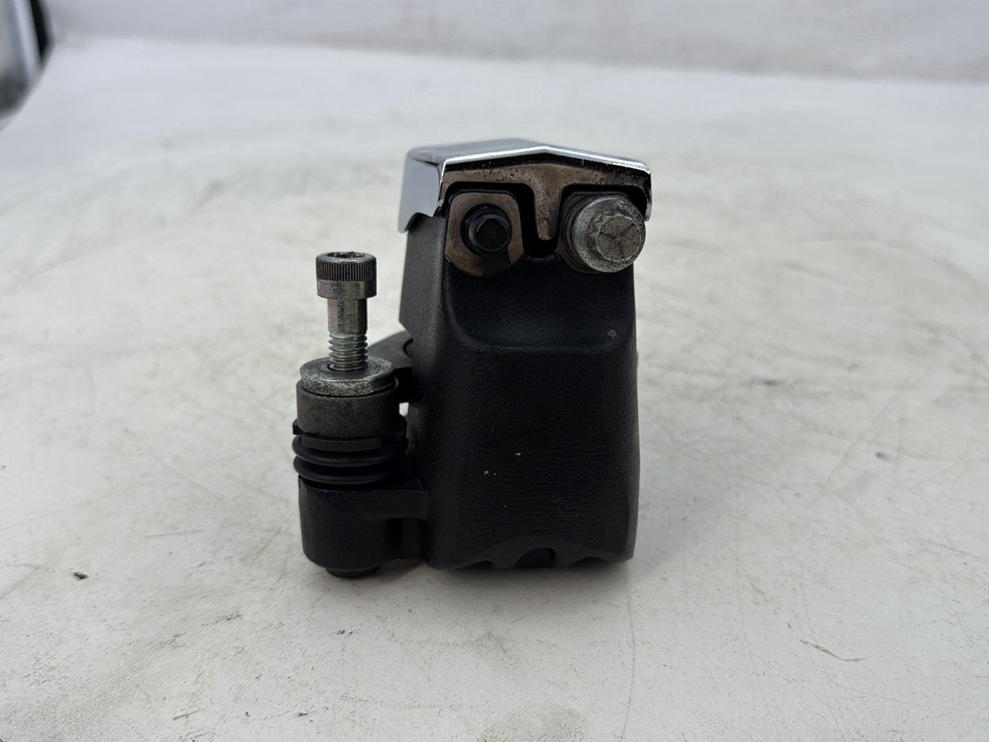 1998 Harley Touring FLHTCUI Electra Glide Ultra OEM Front Right 1 Brake Caliper