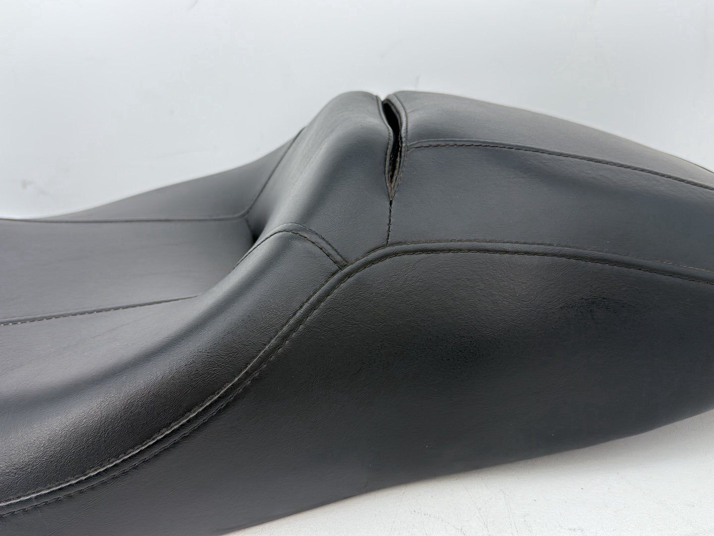 Harley-Davidson Misc  Passenger Rider Driver Seat Saddle 52164-09B