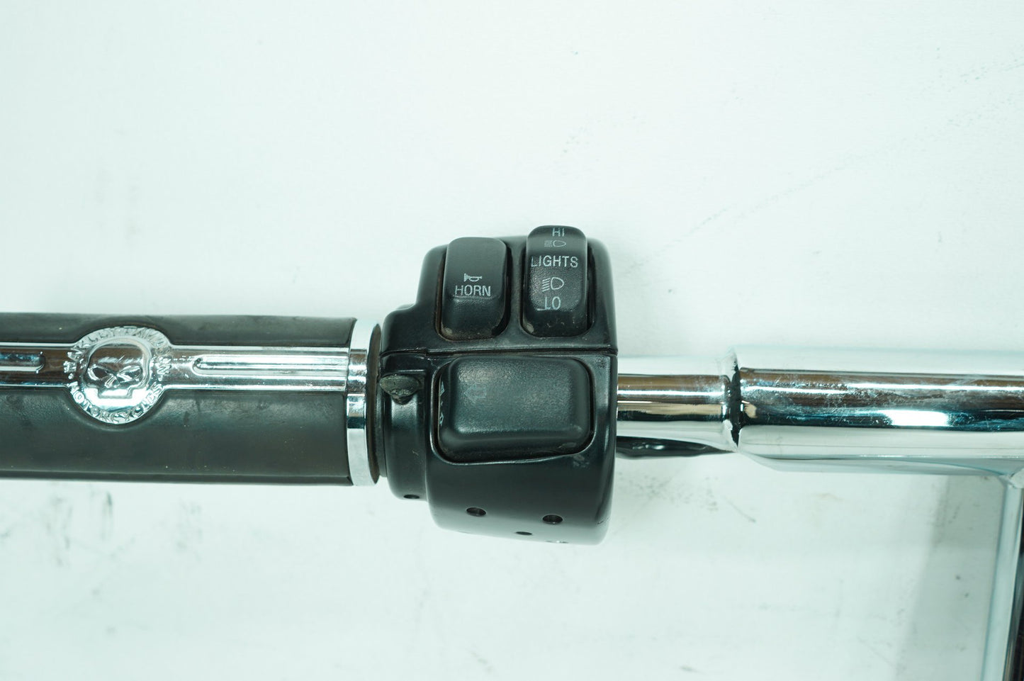 2007 - 2014 Harley-Davidson Dyna Super Glide Custom Handlebars Left Right Switches Controls 56102-99