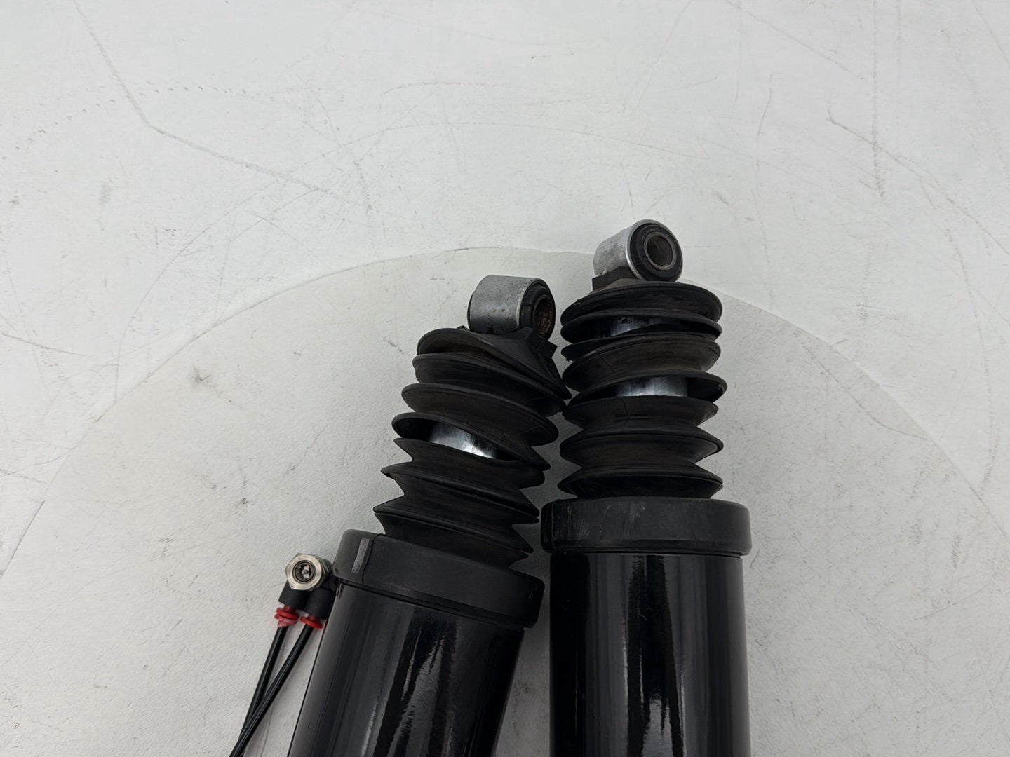 1999 - 2006 Harley-Davidson Touring CVO Screamin Eagle Road King Rear Left Right Shock Absorbers 54565-97C