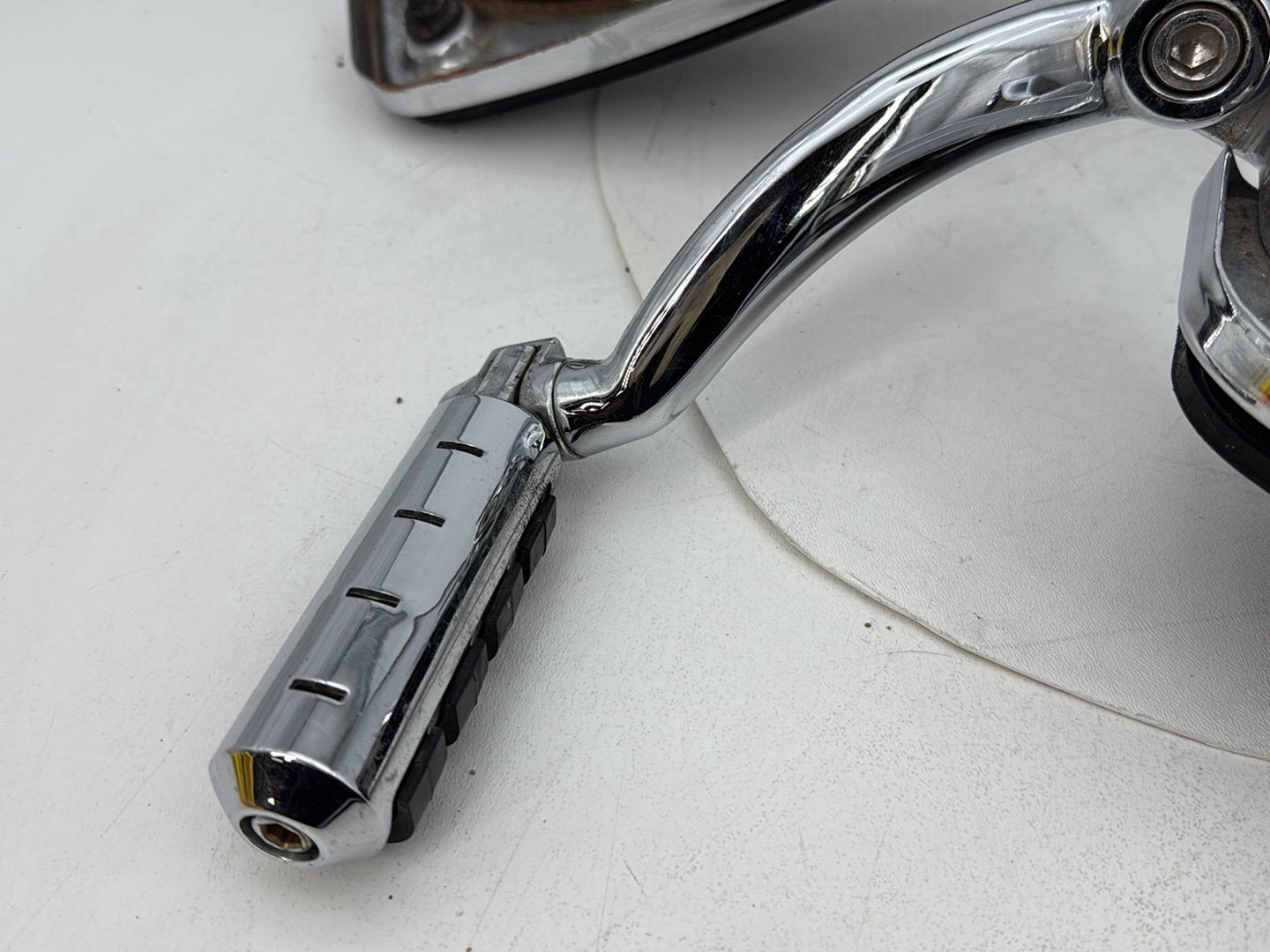1999 - 2006 Harley-Davidson Softail Heritage Left Right Driver Floorboard Foot Rest 42431-00A
