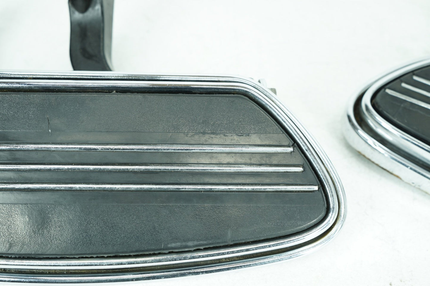2007 - 2011 Harley-Davidson Touring Street Glide Left Right Driver Floorboard Foot Rest 50684-04