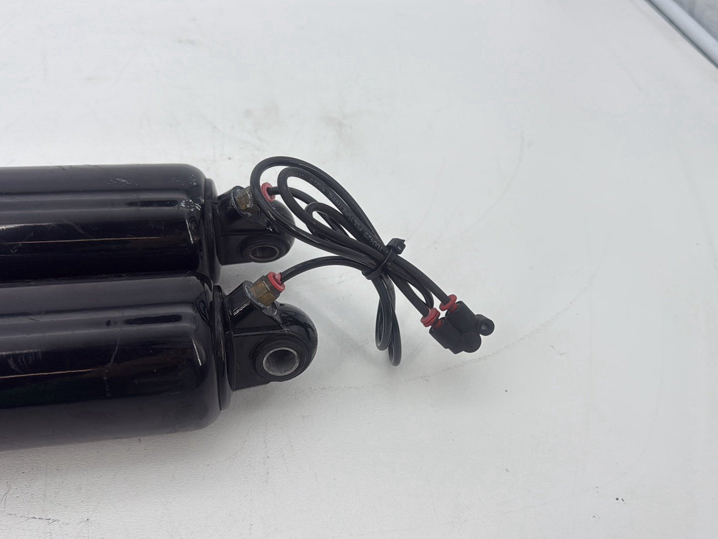 2005 Harley Touring FLHRCI Road King Classic OEM Rear Left Right Shock Absorbers
