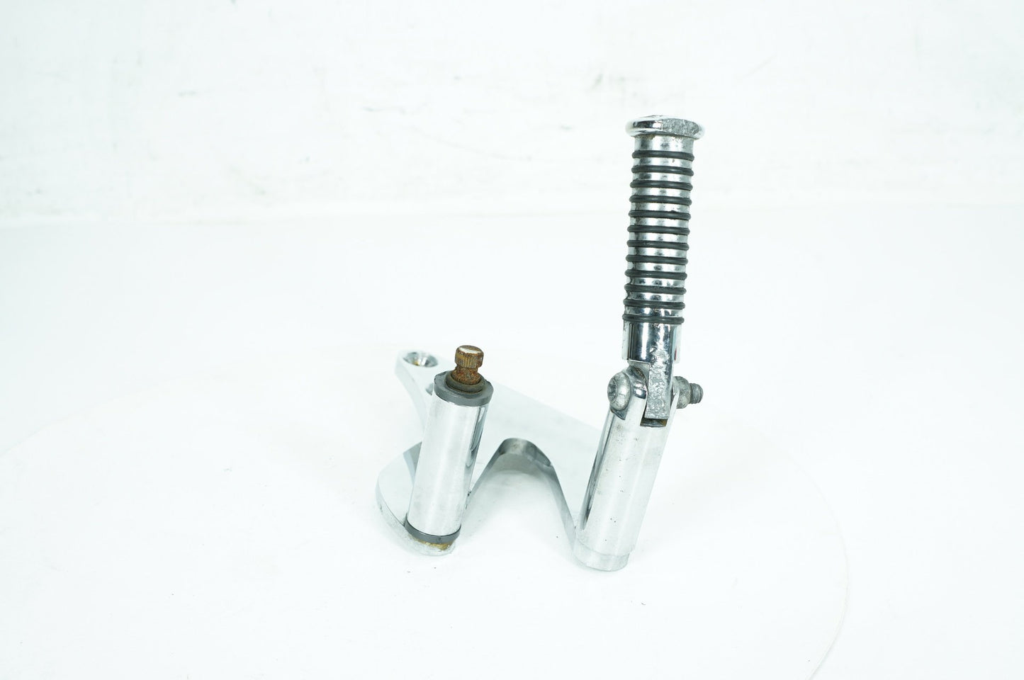 2013 Harley-Davidson Dyna FXDC - Left Forward Control Shifter Peg