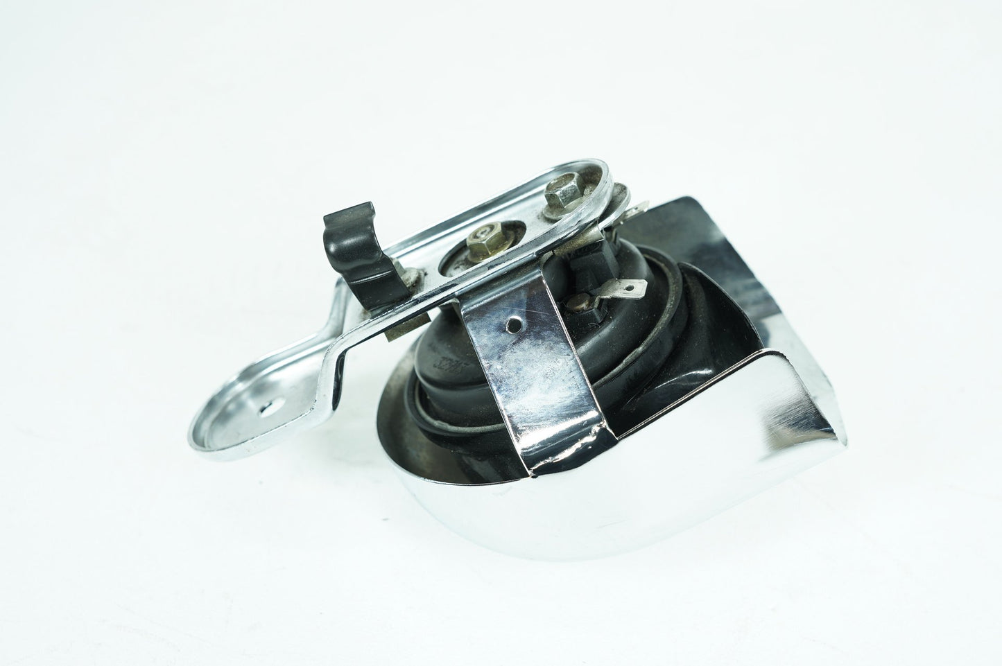 2000 - 2006 Harley-Davidson Softail Fat Boy Horn Signal Klaxon Chrome Cover 69012-93A