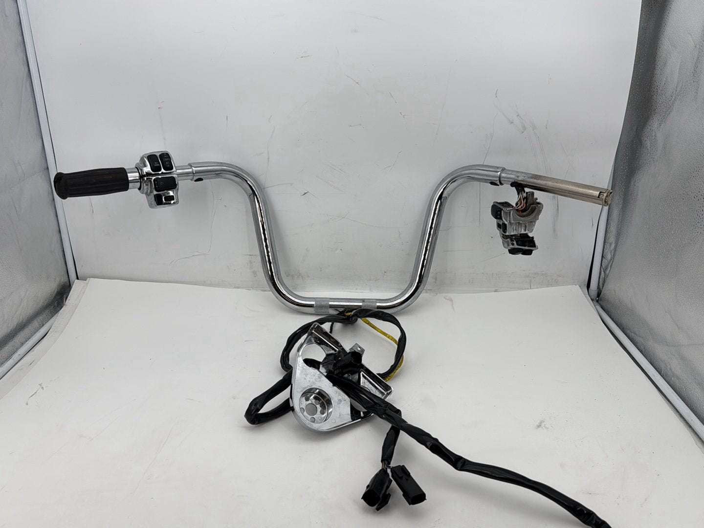 2011 Harley Road King Touring Classic Handlebars Left Right Switches Controls