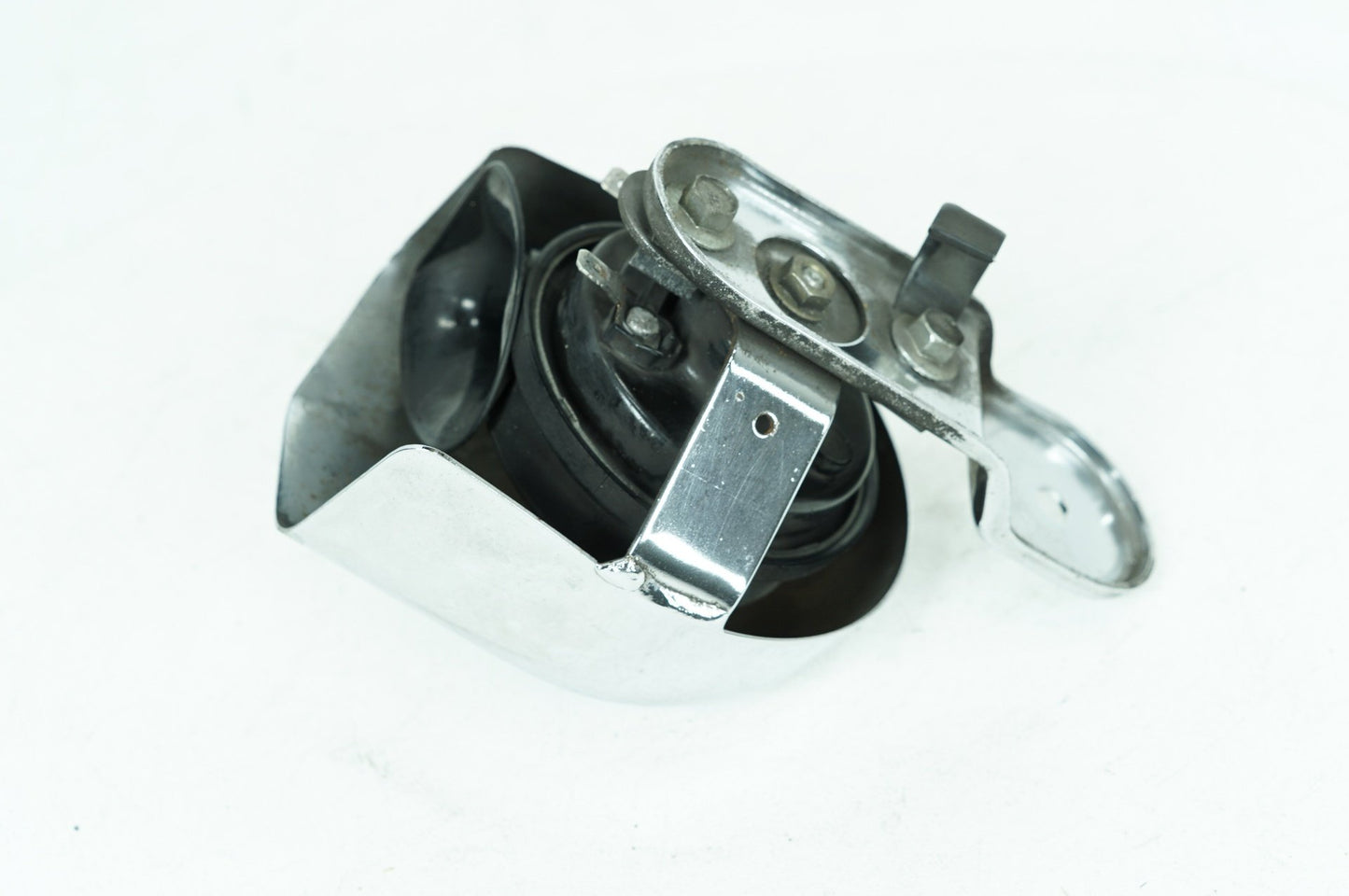 1999 - 2006 Harley-Davidson Touring Electra Glide Ultra Horn Signal Klaxon Chrome Cover 69012-93A