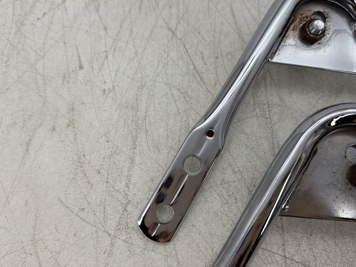 2004 Harley Road King Touring Custom FLHRSI OEM Detachable Tour Pak Luggage Box Bracket
