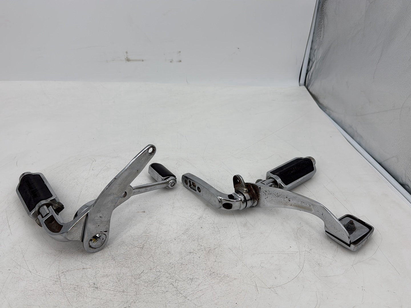 1999 - 2006 Harley-Davidson Dyna Super Glide Left Right Foot Brake Control Pegs 50649-90