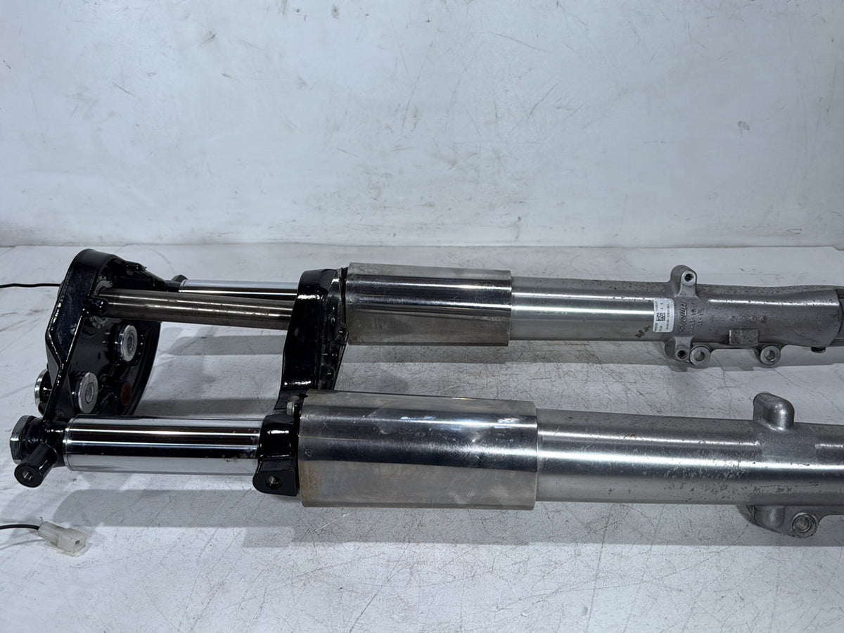 11 Harley Road Glide Touring OEM Front Triple Tree Set & LH RH Fork Legs Sliders