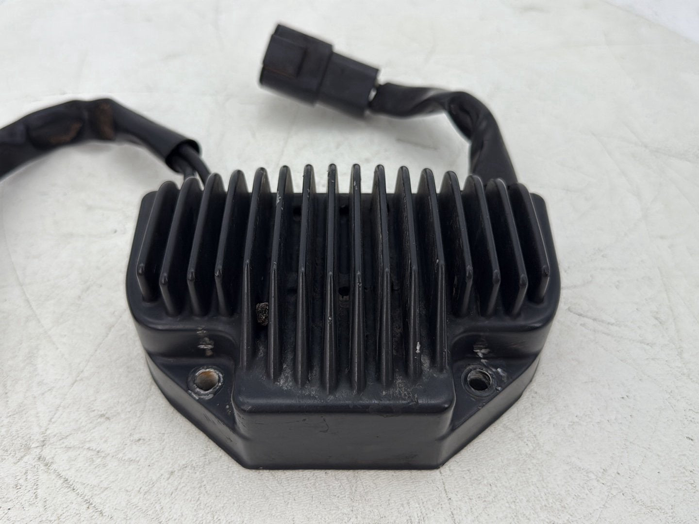 2006 Harley Dyna FXDWGI Wide Glide OEM Voltage Regulator Rectifier