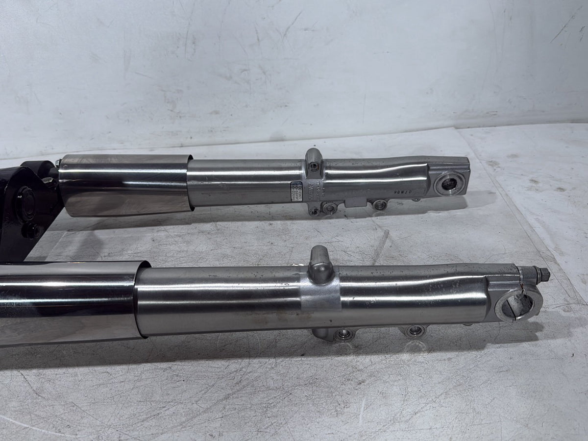 07 Harley Street Glide Touring OEM Front Triple Tree Set LH RH Fork Legs Sliders