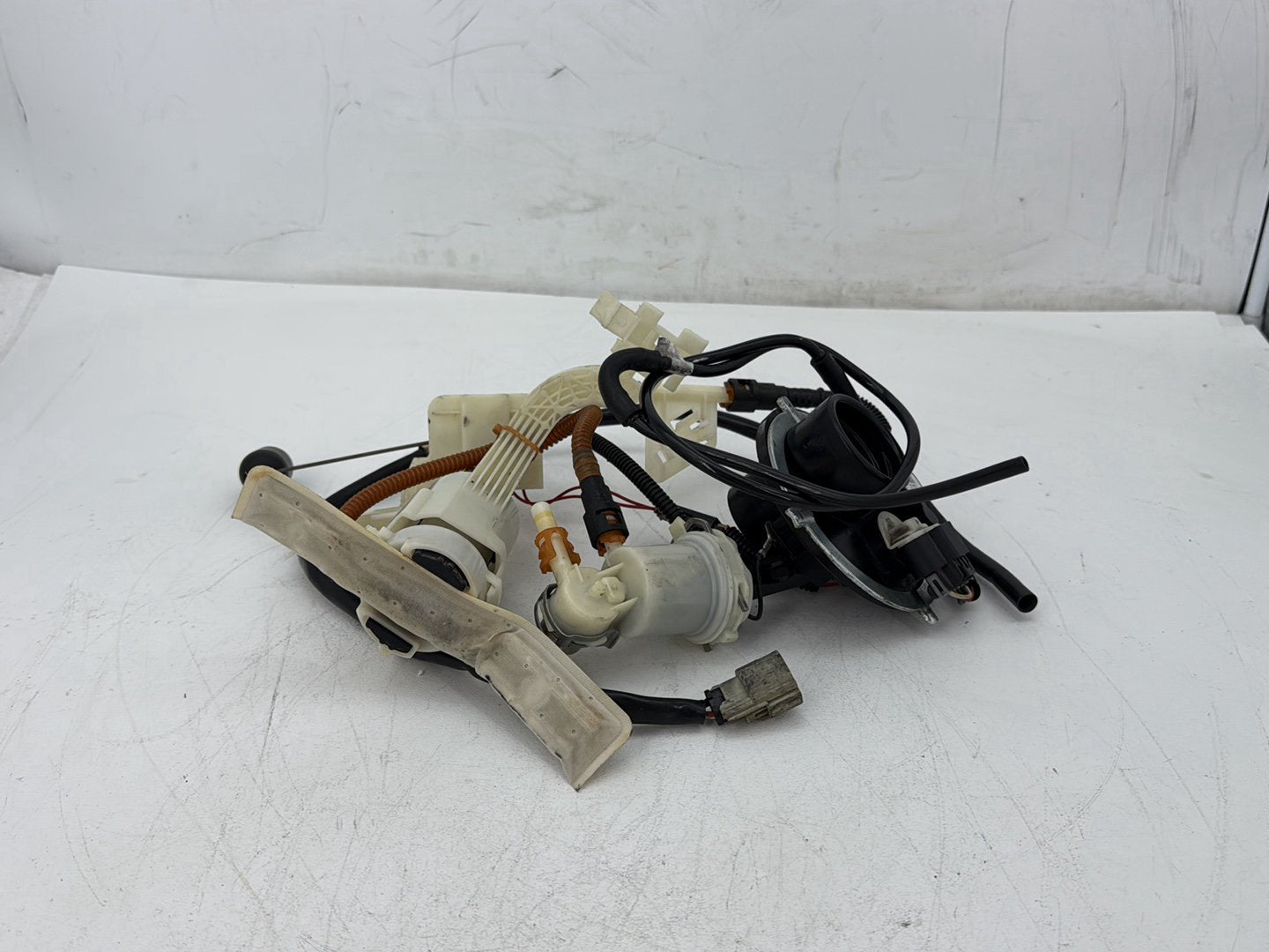 2017 Harley Road Glide Touring FLTRXS OEM Gas Gasoline Fuel Petrol Pump Sending