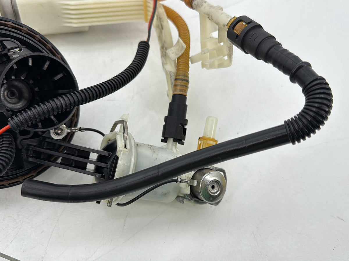 08 Harley Touring Electra Glide Ultra OEM Gas Gasoline Fuel Petrol Pump Sending