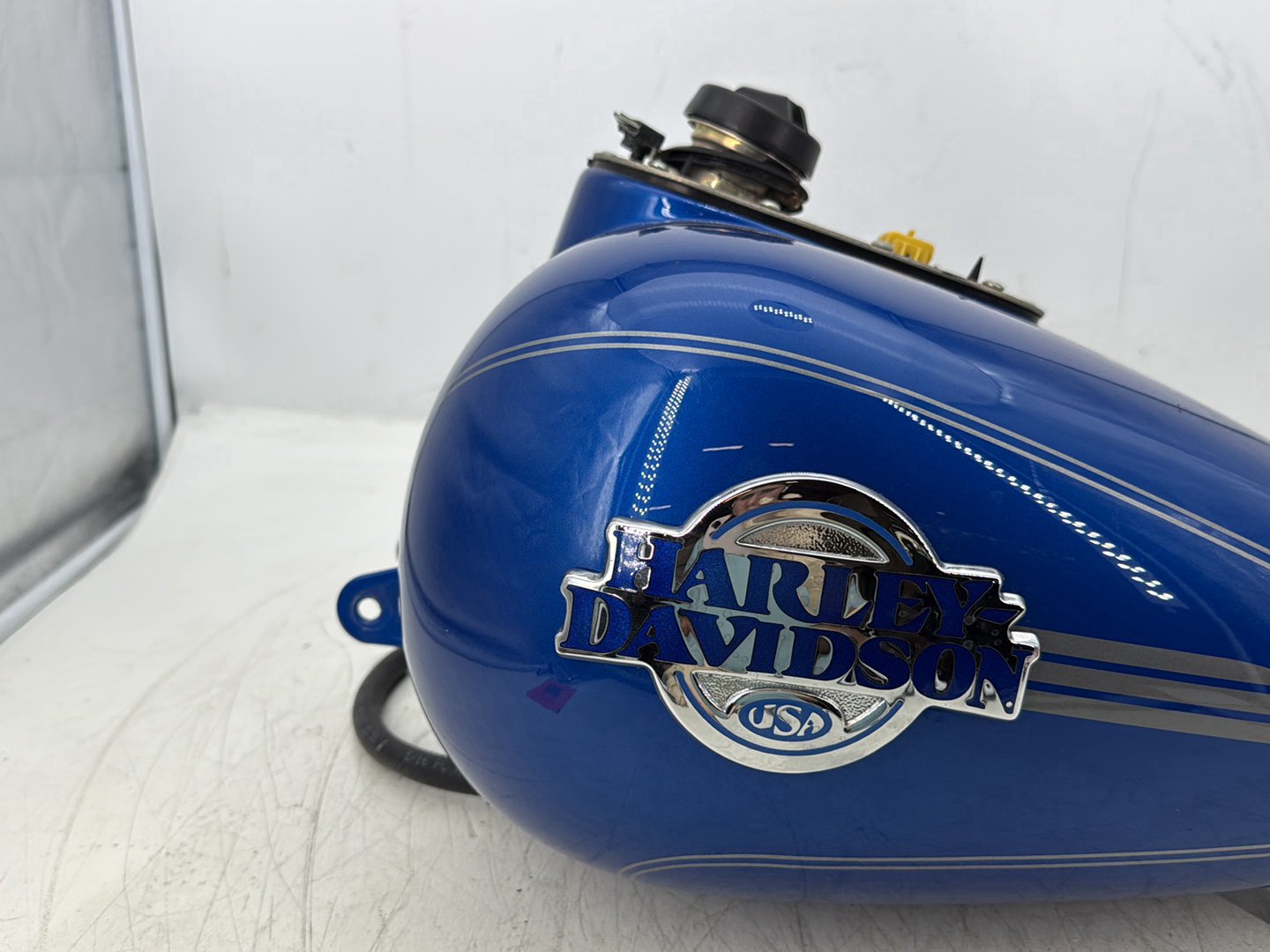 2007 Harley Electra Glide Touring Ultra OEM Fuel Gas Tank Gasoline Reservoir