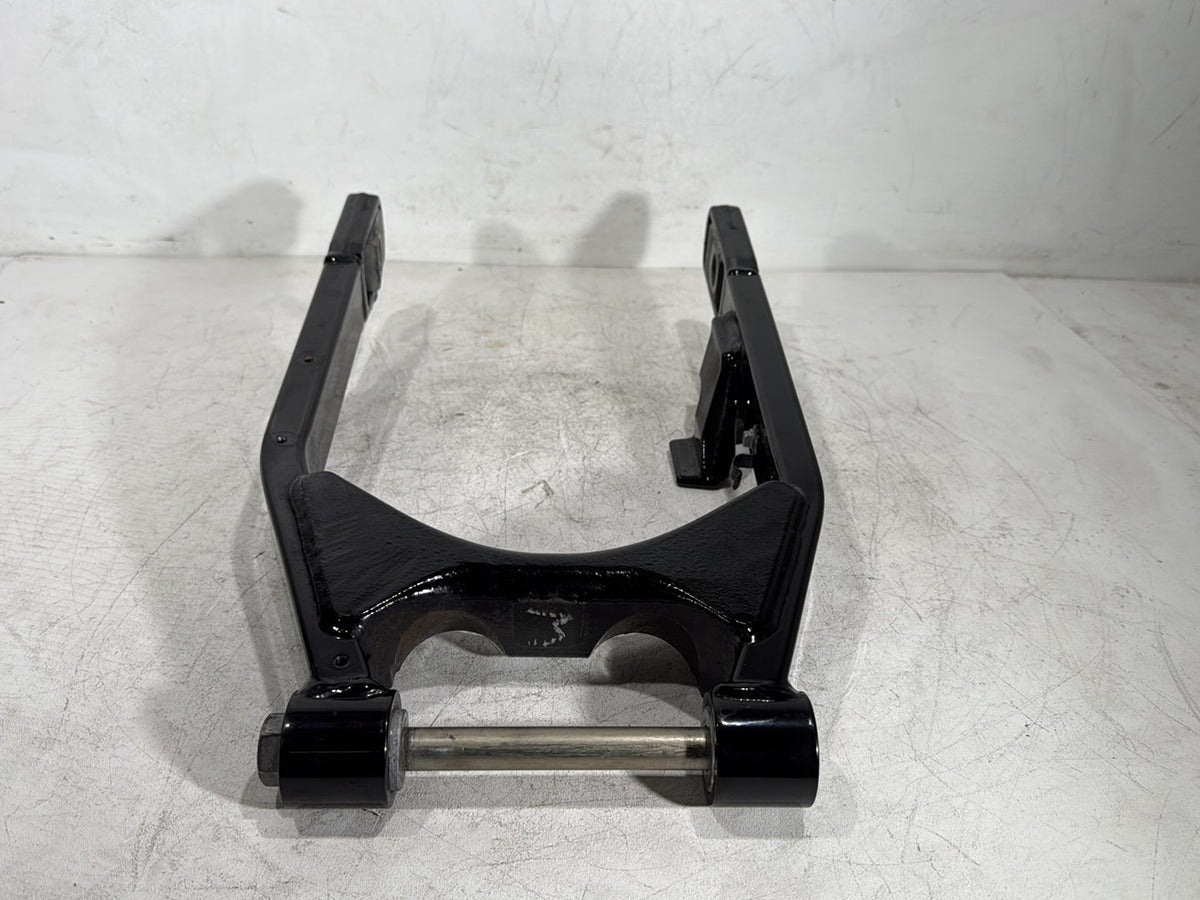 2014 Harley Dyna Low Rider FXDL OEM Rear Fork Swingarm Swing Arm 47820-10