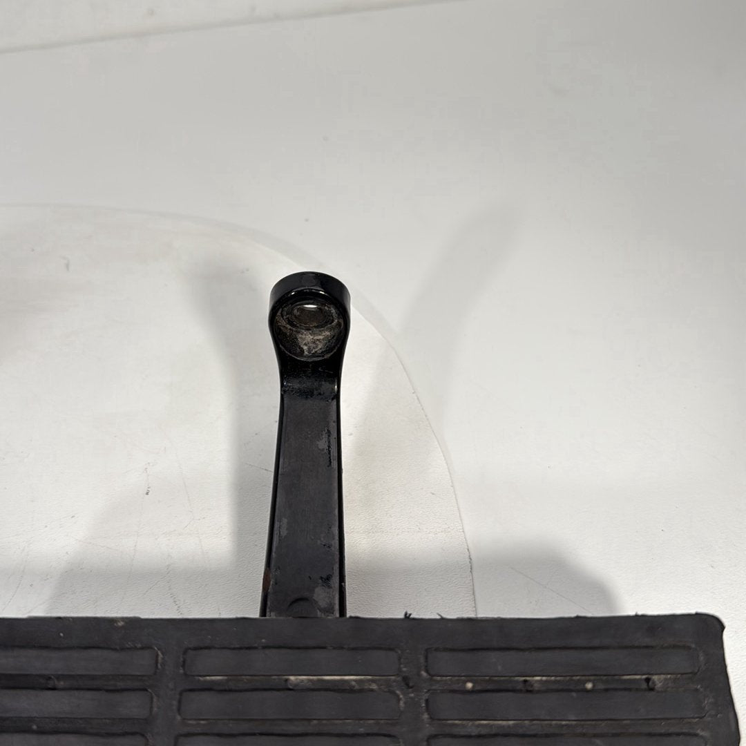 1999 - 2006 Harley-Davidson Touring Electra Glide Ultra Left & Right Passenger Floorboard Foot Rest 52719-93B