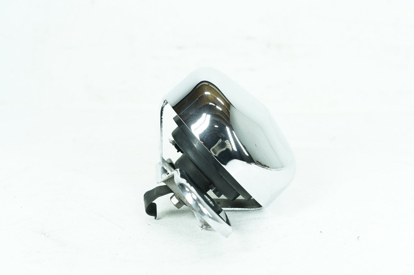1999 - 2006 Harley-Davidson Touring Electra Glide Ultra Horn Signal Klaxon Chrome Cover 69012-93A
