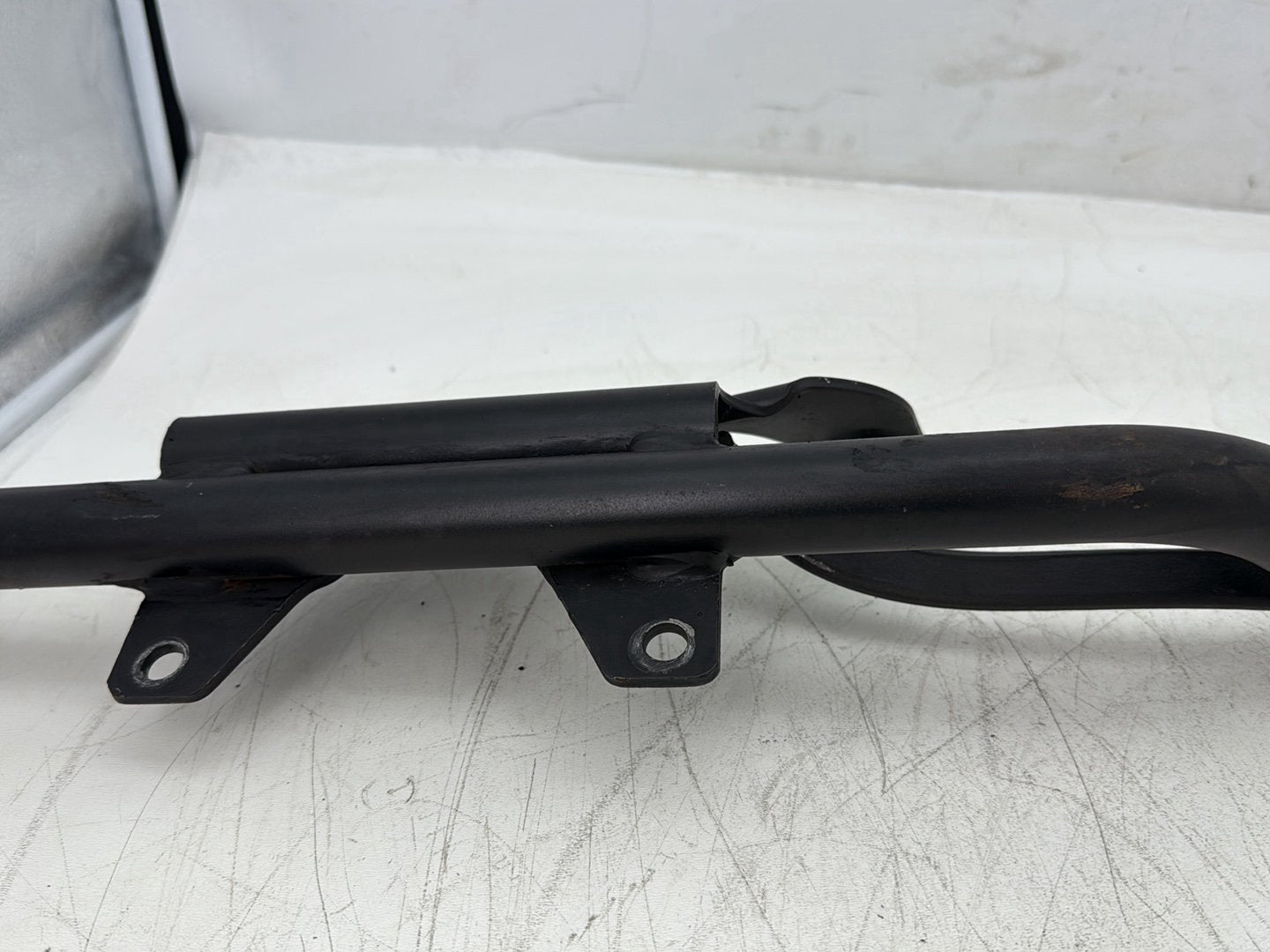 06 Harley Sportster XL883L OEM Exhaust Muffler Interconnect Bracket Support Bar