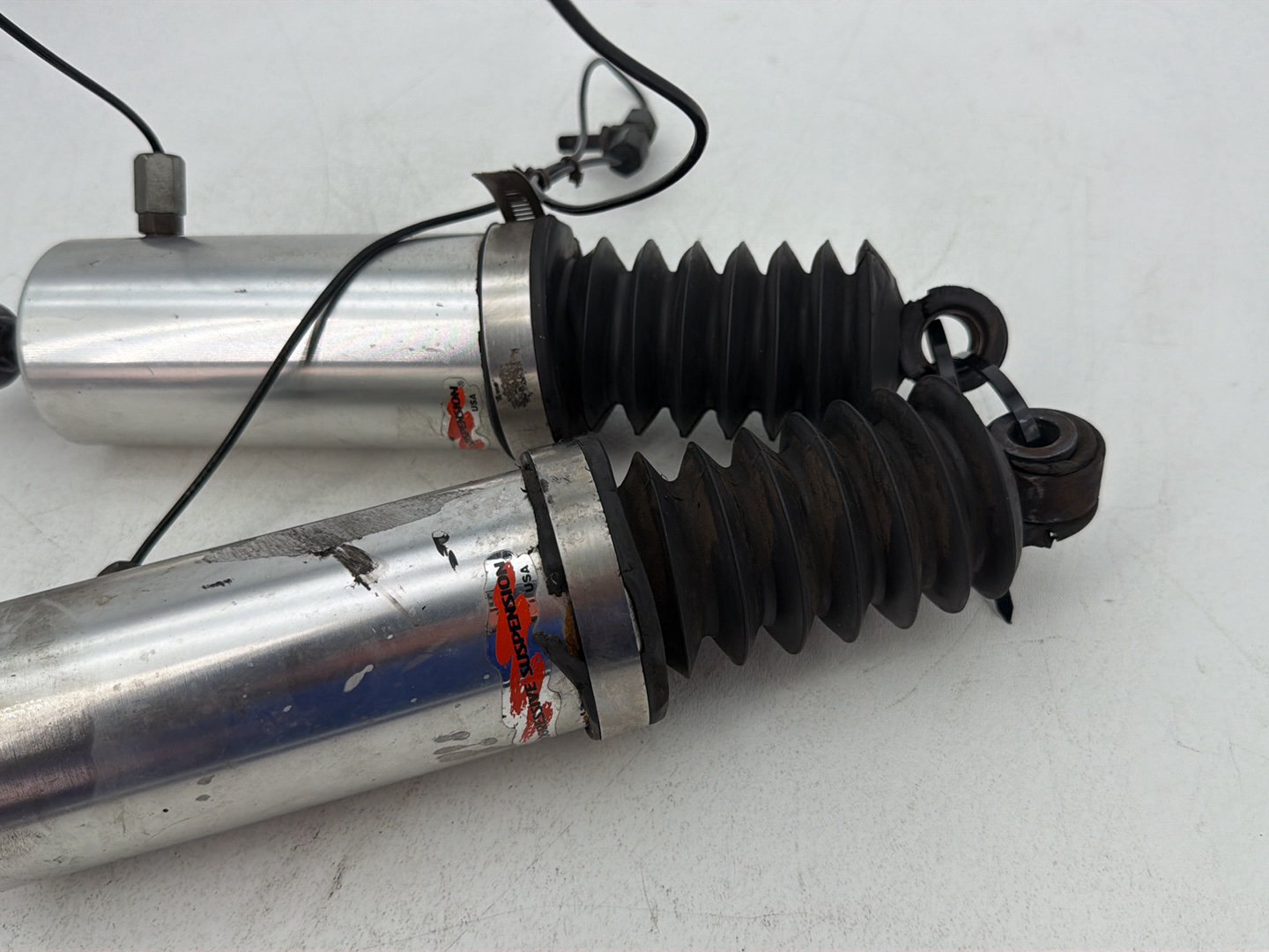 1984 - 1998 Harley-Davidson Touring Electra Glide Classic Rear Left Right Shock Absorbers Progressive Suspension