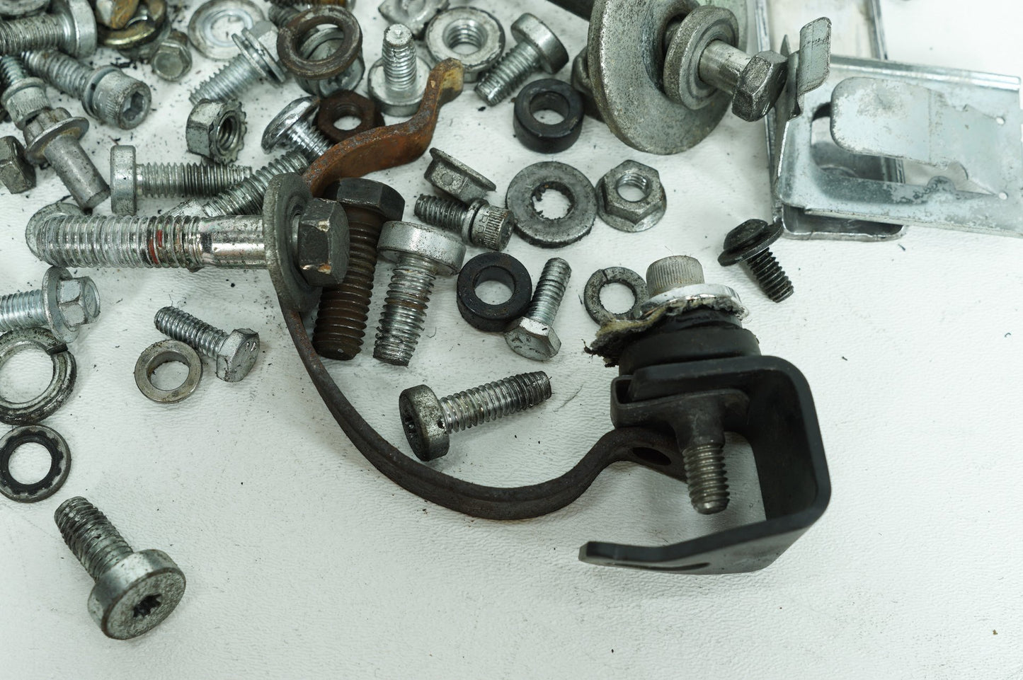 1999 - 2006 Harley-Davidson Touring Electra Ultra Hardware Bolts Nuts & Brackets